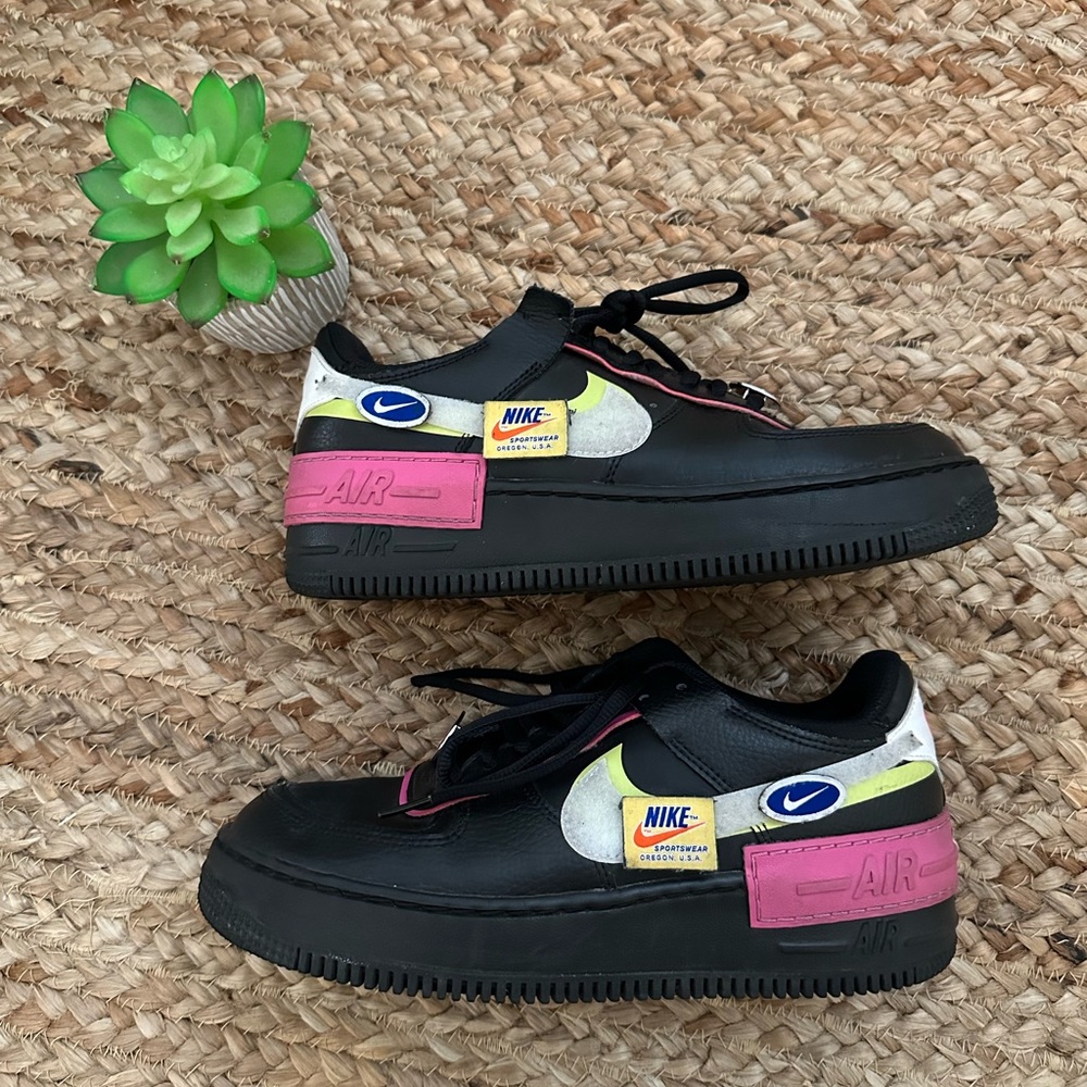 NIKE AIR FORCE 1 COSMIC FUCHSIA